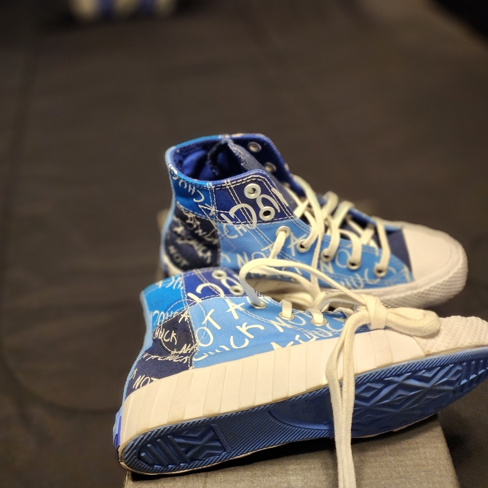 Converse - Picture 3 of 7